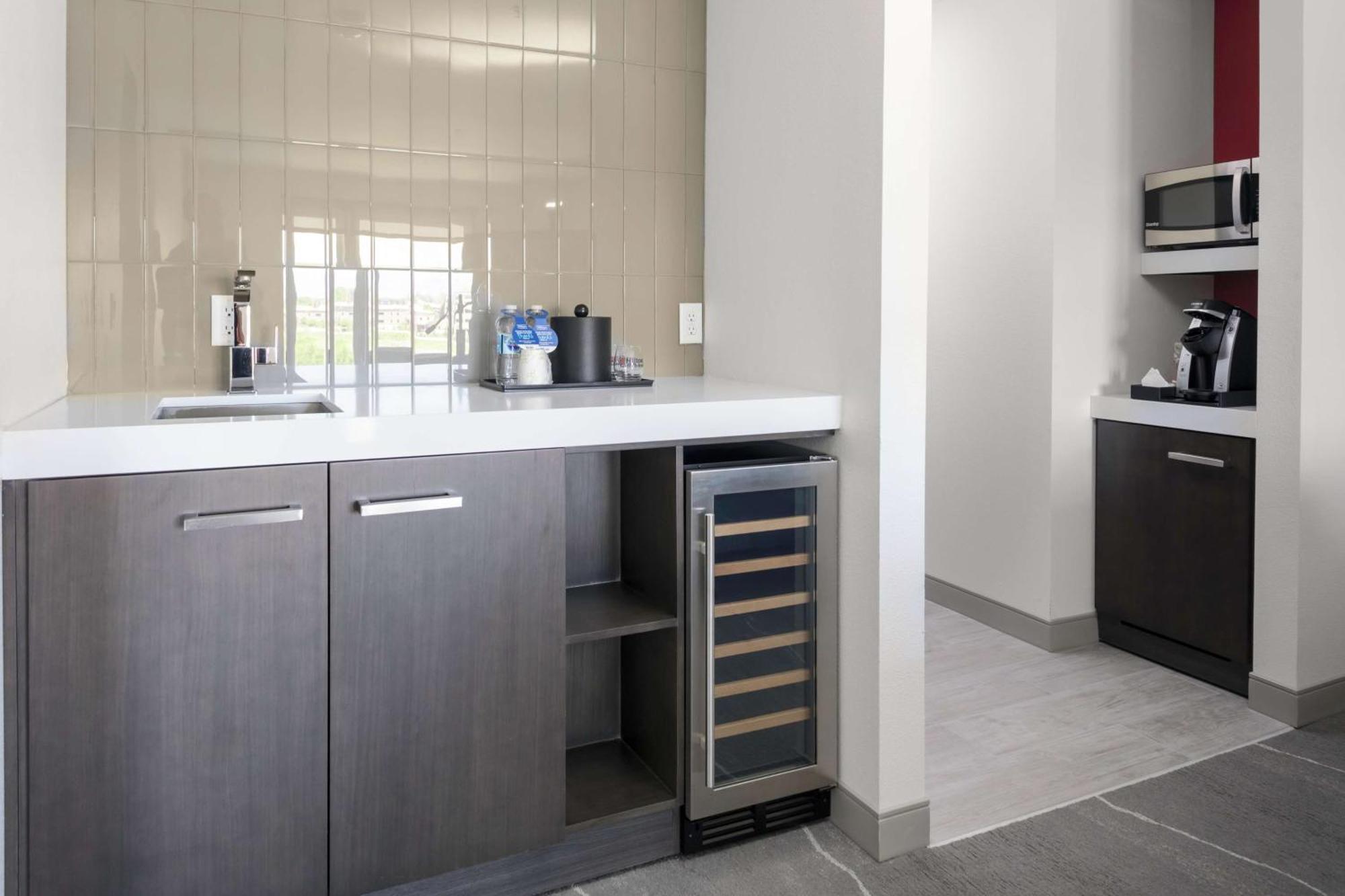 Hilton Garden Inn Denver/Thornton Bagian luar foto