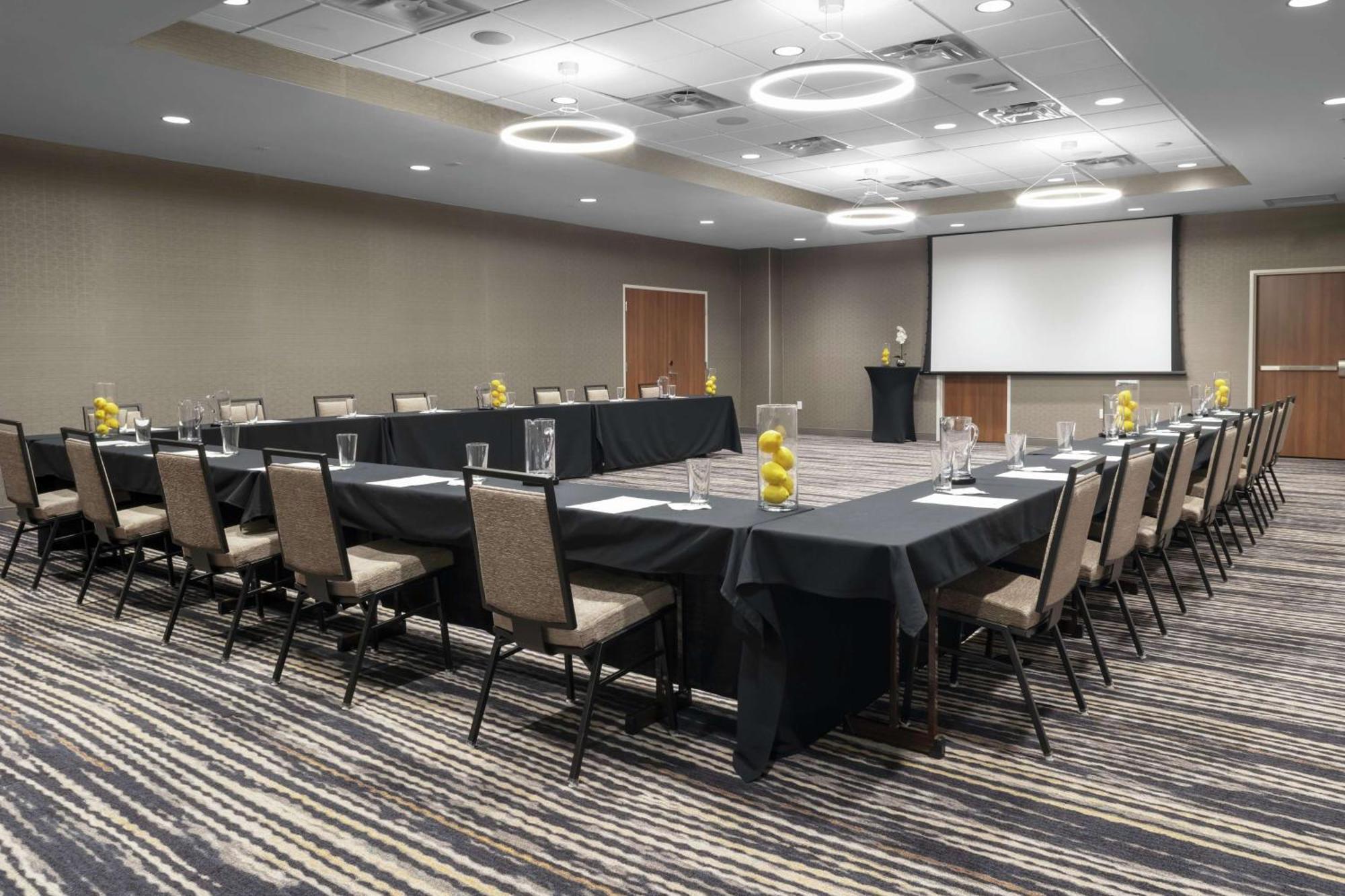 Hilton Garden Inn Denver/Thornton Bagian luar foto